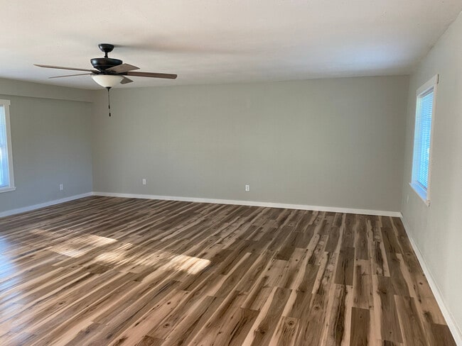 Photo - 43303 S 646 Rd