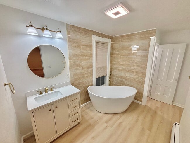 Photo - HUGE 6bd / 3ba House | Penfield Schools | 2nd floor Laundry hooks | Master Suite