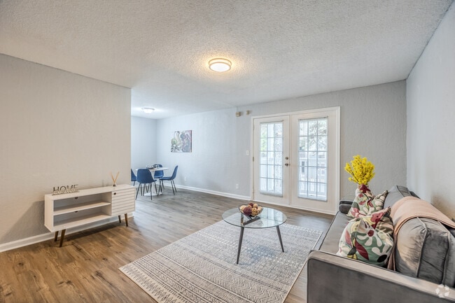 1BR, 1BA - 818SF - Living Room