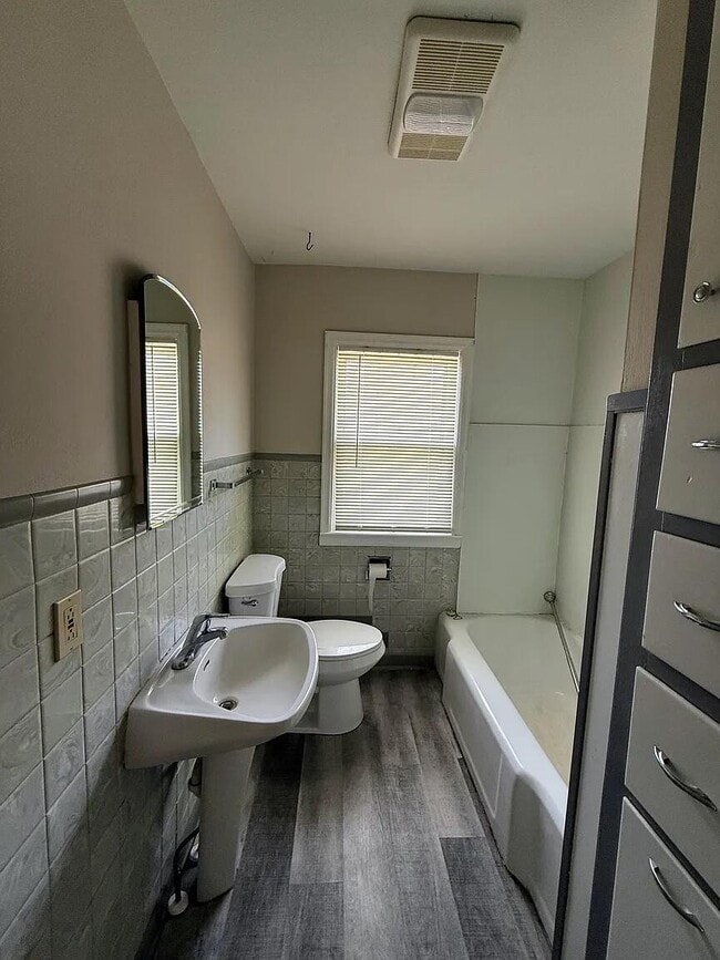 Photo - 409 N College Ave