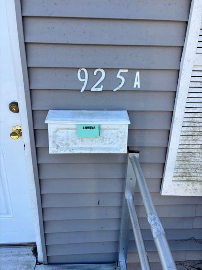 Photo - 925 Stanley Ave Unit A