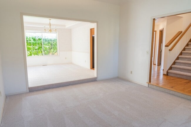 Photo - 3Bd/2.5Ba Bellevue House( Newport Hill)