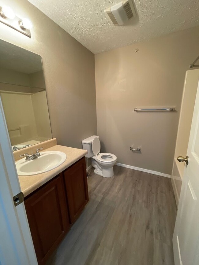 Photo - 1040 S Clifton Ave