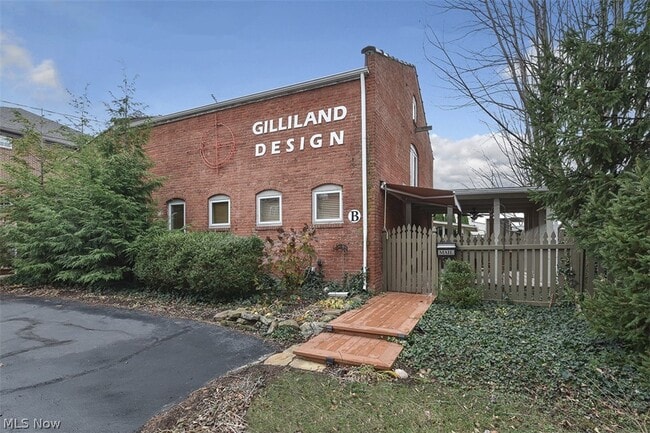 Building Photo - 19915 Lake Rd Unit b