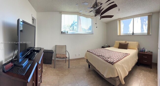 Photo - 8961 S Hollybrook Blvd Unidad 101