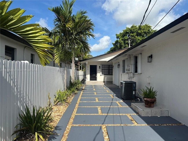 Photo - 810 NW 31st Ave Apartment Unit 2