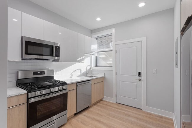 Photo - 6921 N Lakewood Ave Unit 2