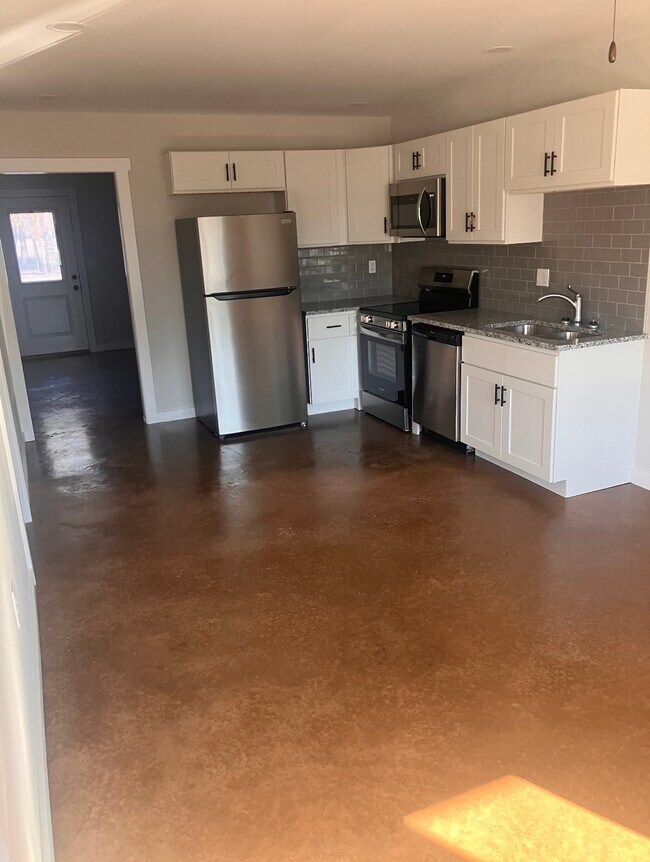 Kitchen - 1305 Roberson St Unit B