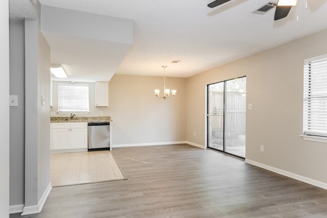 Photo - 11122 Hanning Ln