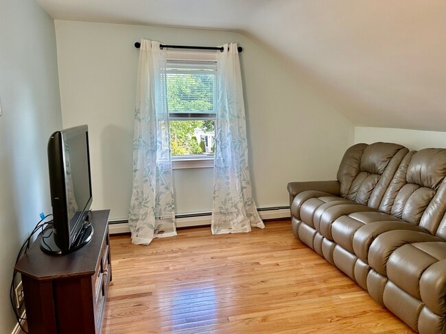 Photo - 71 Yeoman Ave Unit 1 Bed 1 Bath w Utilities