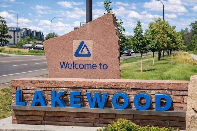 Letrero de la ciudad de Lakewood - Cottages on Vance