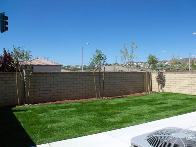 Photo - Echo Point Single Family Home for Rent in Saugus on Christopher Lane!