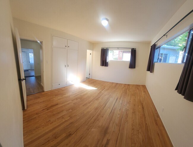 Photo - Well maintained 5 bedroom 2 bath with garage