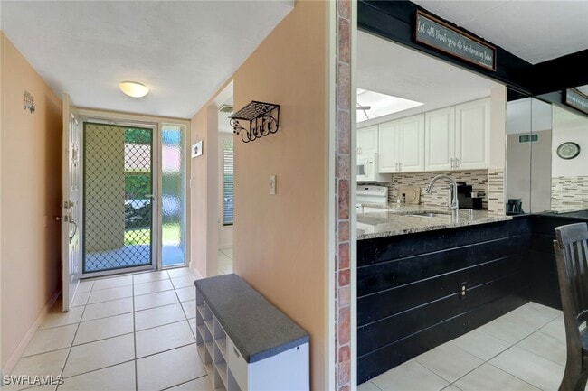 Building Photo - 131 Cypress Way E Unit B Rental