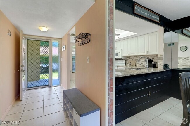 Building Photo - 131 Cypress Way E Unit B Rental