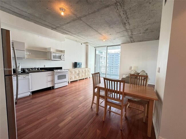 Building Photo - 690 SW 1st Ct Unit 2123 Rental
