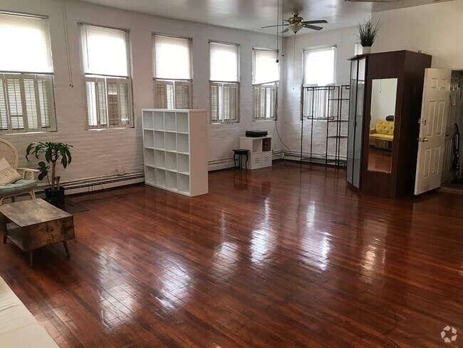 Building Photo - 62 Britton St Unit 1A Rental