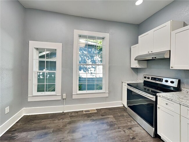 Photo - 735 Dill Ave SW