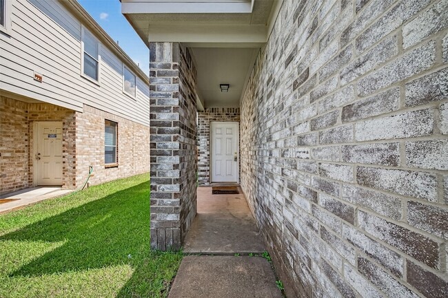Photo - 15430 Elm Leaf Pl