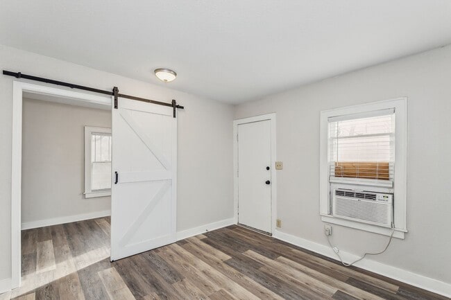 Photo - Cozy Home!! Only a few minutes from the downtown area!