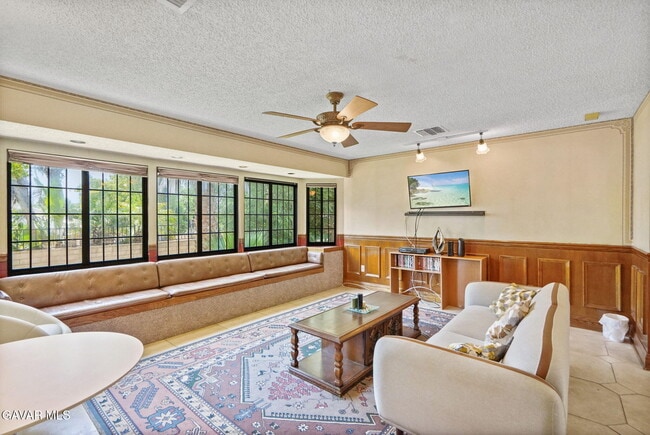 10307 Donna Ave