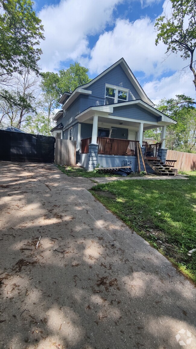 Building Photo - 3858 E 62nd St Rental
