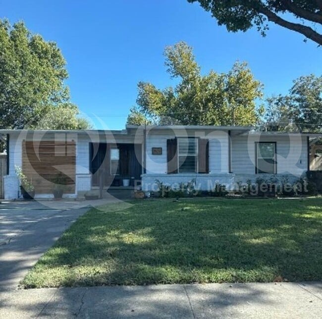 Building Photo - 1524 Hilltop Dr