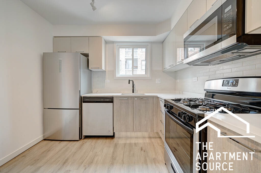 Photo - 7621 N Sheridan Rd