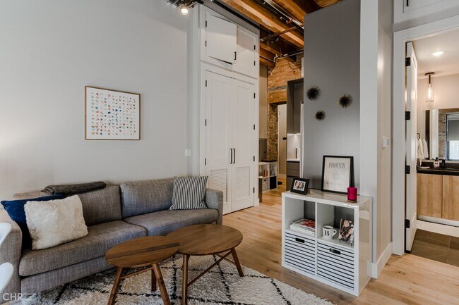 Photo - 729 N Sangamon St