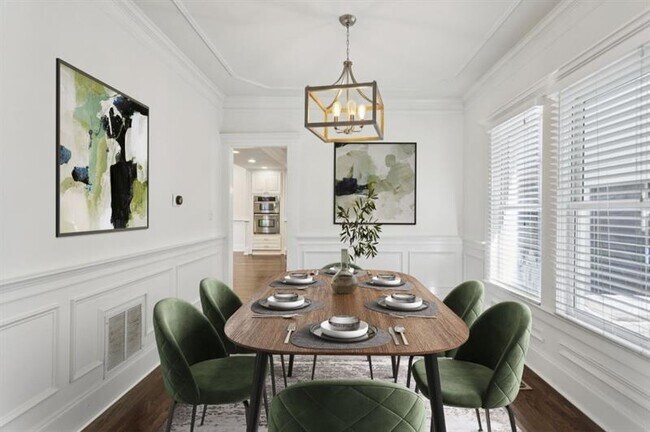 Photo - 546 Highland Ave NE