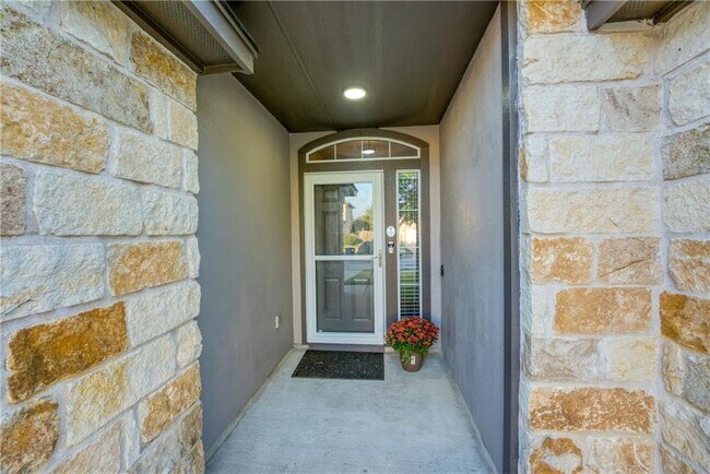 1003 Clayton Dr