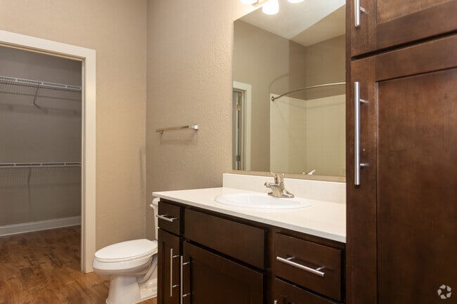 African Lily - 1BR, 1BA - 727SF - Bathroom