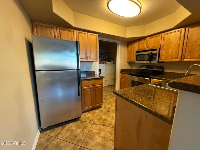 Building Photo - 17017 N 12th St Unit 1035