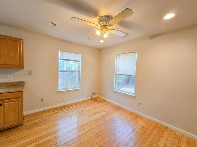 Photo - 4516 Russell Dr