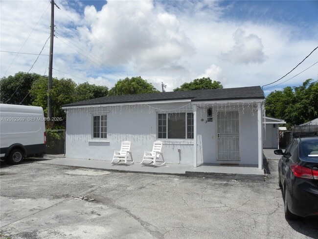 Building Photo - 214 NW 49th Ave Unit Front