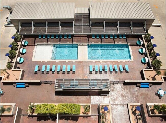 Building Photo - 420 W 3rd St Unit B5-43