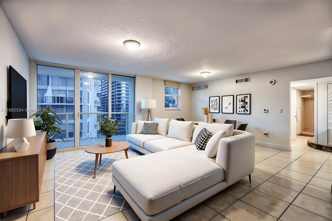 Photo - 31 SE 5th St Unidad 2111