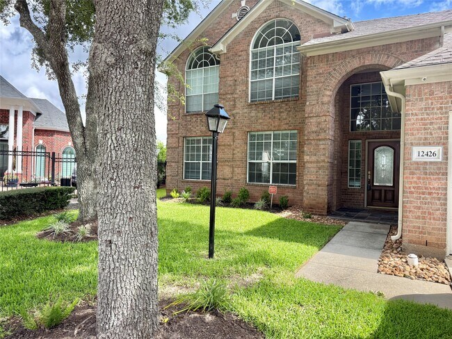 12426 Shadowpoint Dr
