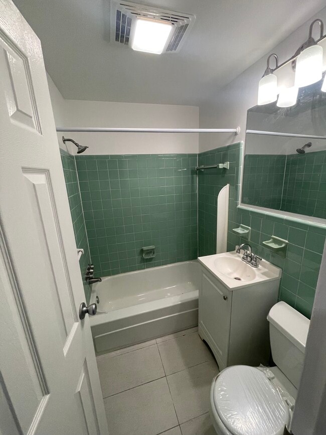 Bathroom [Actual unit may vary]
