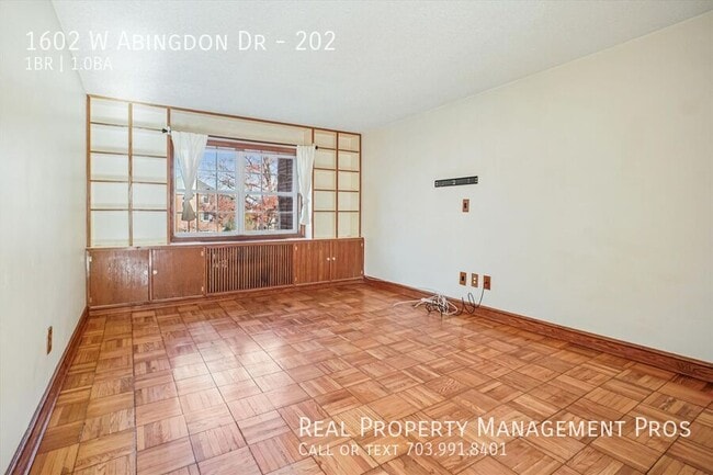 Photo - 1602 W Abingdon Dr Unit 202