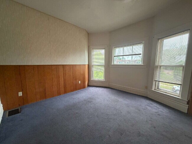 Photo - 3 Bedroom Student Rental New UW-Eau Claire - Available Now! Unit #2