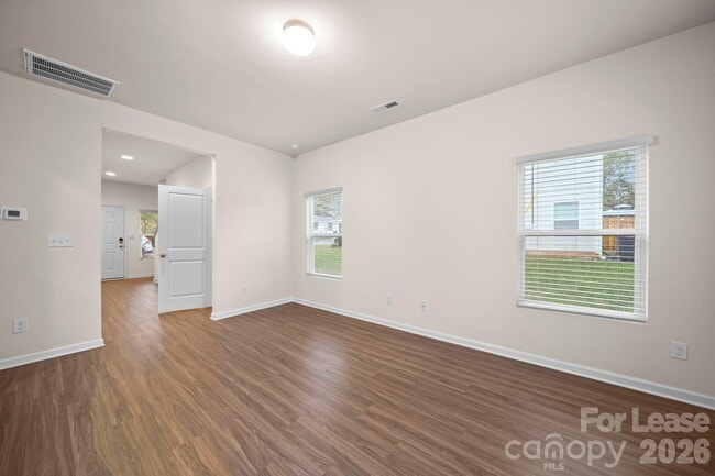 Photo - 711 Lackey St