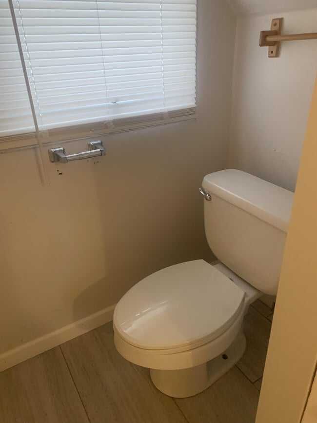 Photo - 229 W 7th St