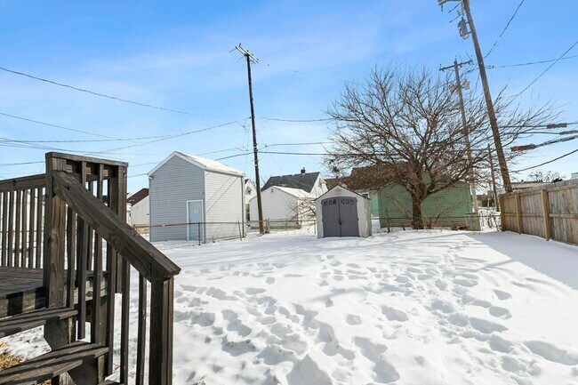 Photo - 943 Cloverdale Rd