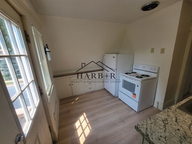 Photo - 711 1st Dr NW Unit B