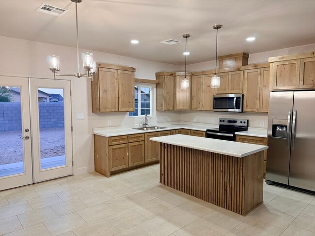 4022 Eric Salazar Pl