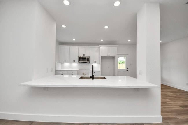 Photo - 765 Marjorie St