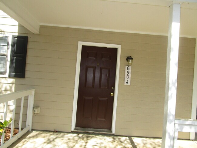 Photo - 690 Archdale Dr