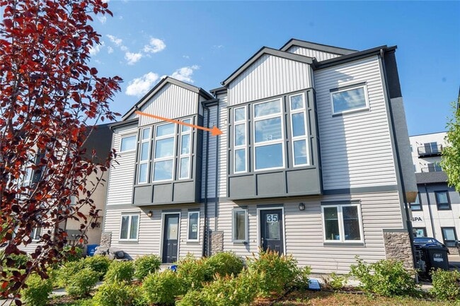 Building Photo - 33 Nihal Bay