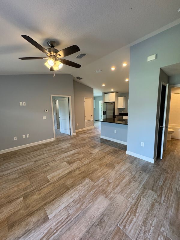 Photo - 1677 Lizette St SE